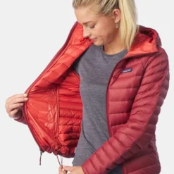 Patagonia W'S Down Sweater Hoody 20 Patagonia W'S Down Sweater Hoody -Aanbiedingen Layer Up Winkel 2210002654646 018 nl